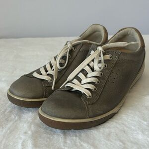ECCO Chase Leather Sneakers Womens 7.5 8 Brown Comfort Walking Shoe